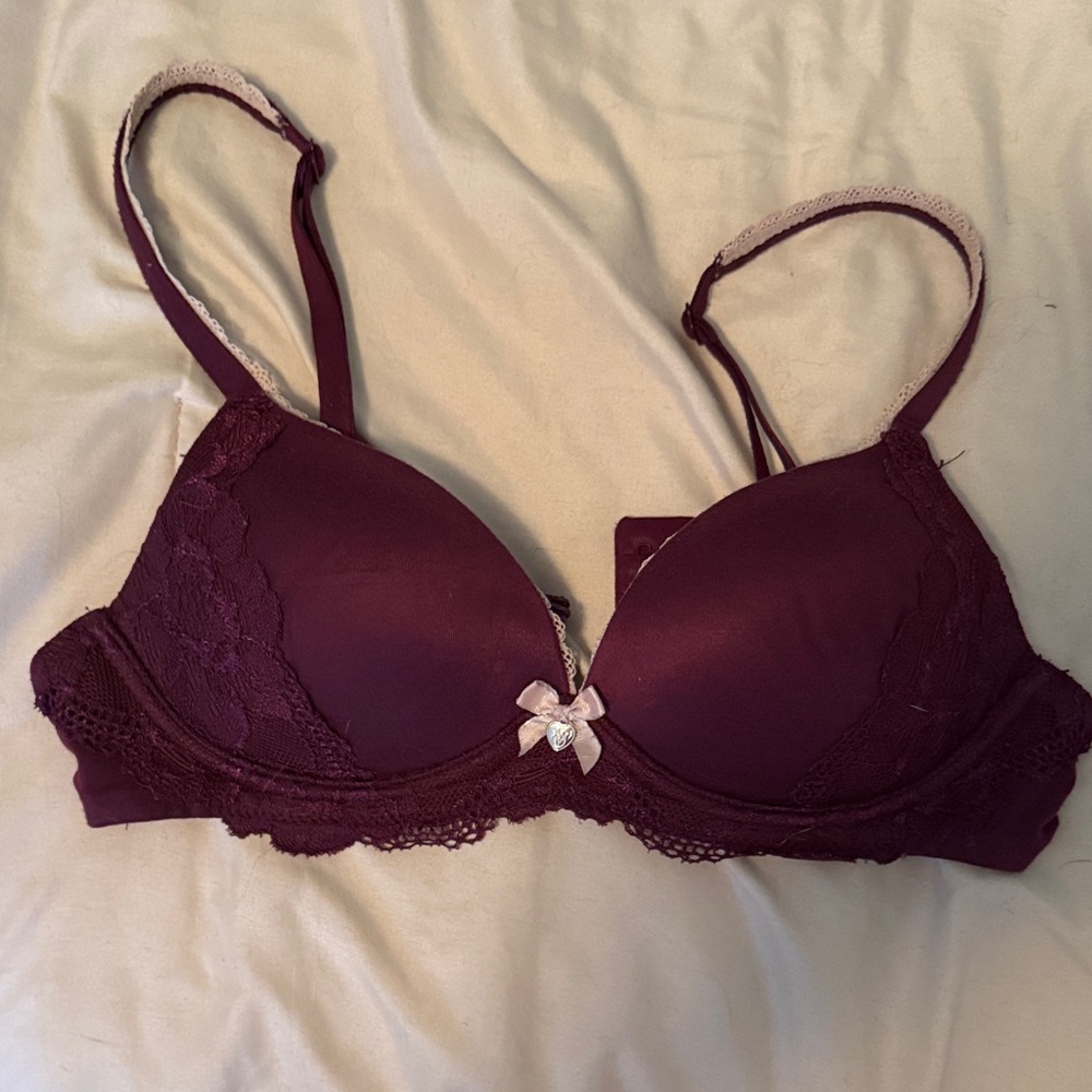 Victoria's Secret Wireless Burgundy Lace Bra